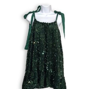 Beautiful green sequin dress for any occasion!! Worn once for a holiday party✨